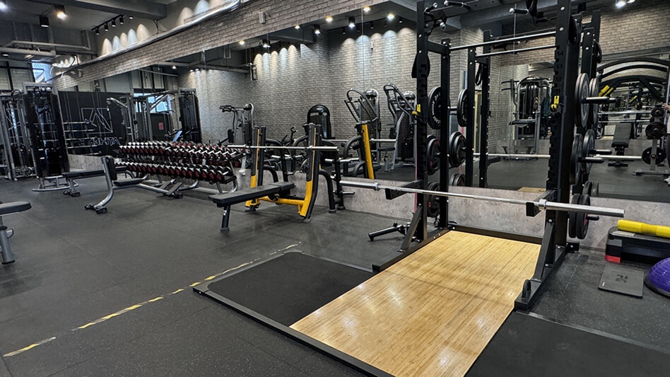 High-quality-rubber-gym-flooring-mats-ideal-for-gyms-commercial-facilities-and-home-workout-areas-offering-durable-ground-protection